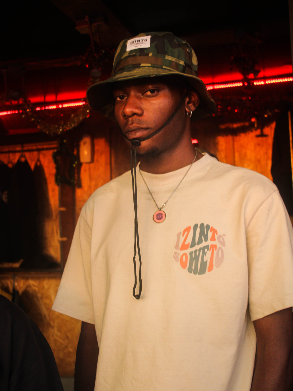 IZINTO CLOTHING - CREAM WHITE RETRO TEE
